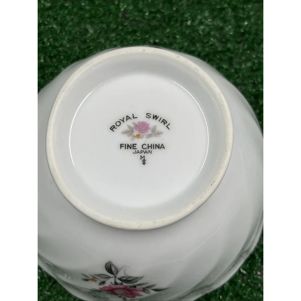 Royal Swirl Fine China‎ Japan Sugar Bowl With Lid Floral Design